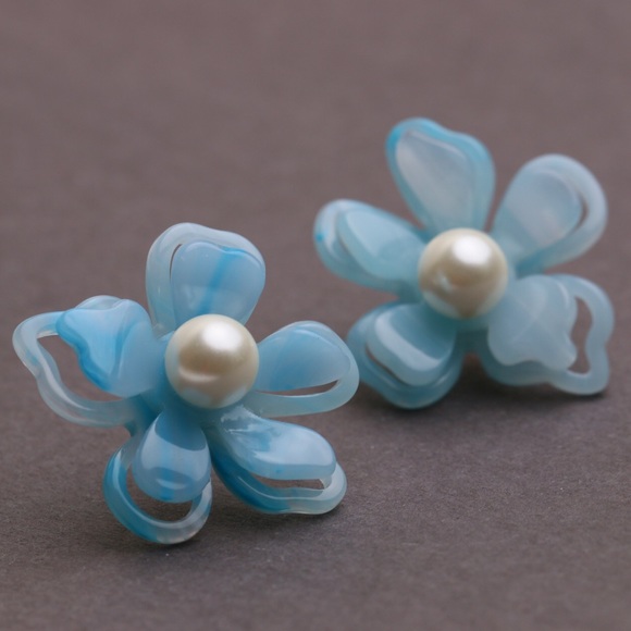 Lele Sadoughi Pearl Azalea Button Earrings in Sky Blue - Picture 7 of 7